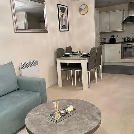 Stylish Luxe Apartment Harlow Eksteriør billede