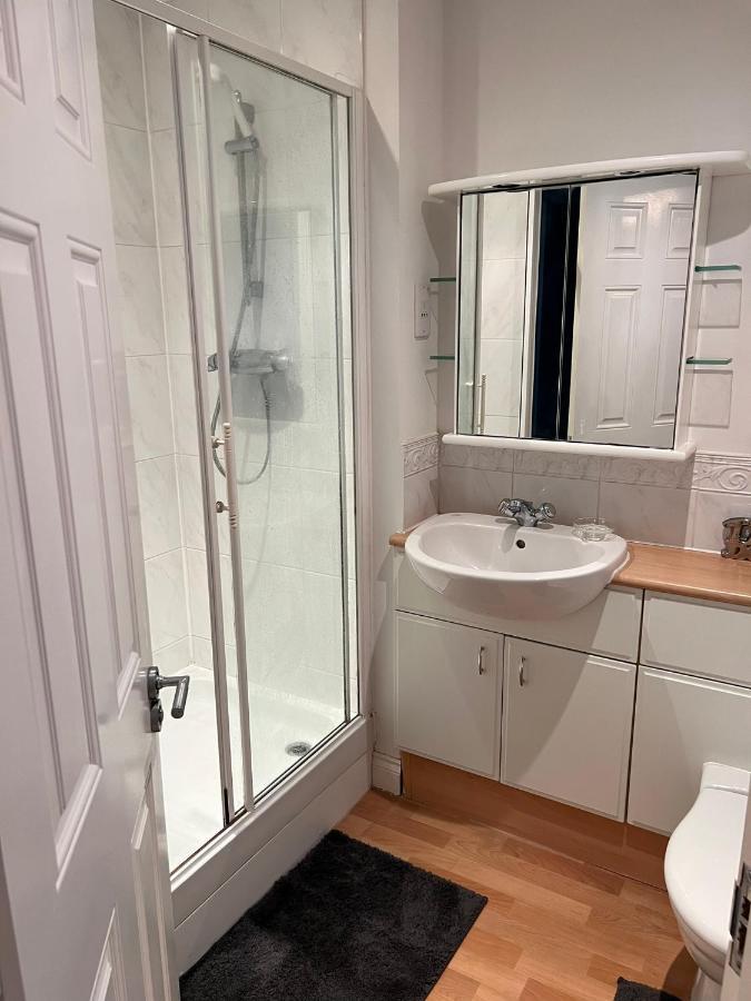 Stylish Luxe Apartment Harlow Eksteriør billede