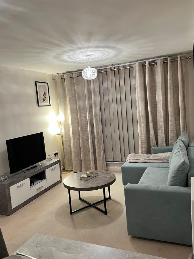 Stylish Luxe Apartment Harlow Eksteriør billede