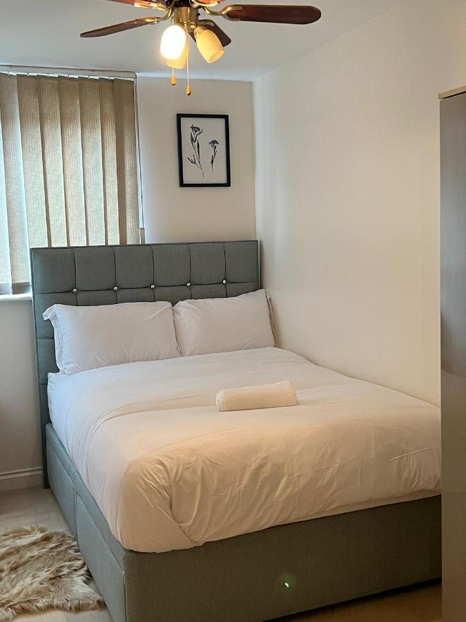 Stylish Luxe Apartment Harlow Eksteriør billede
