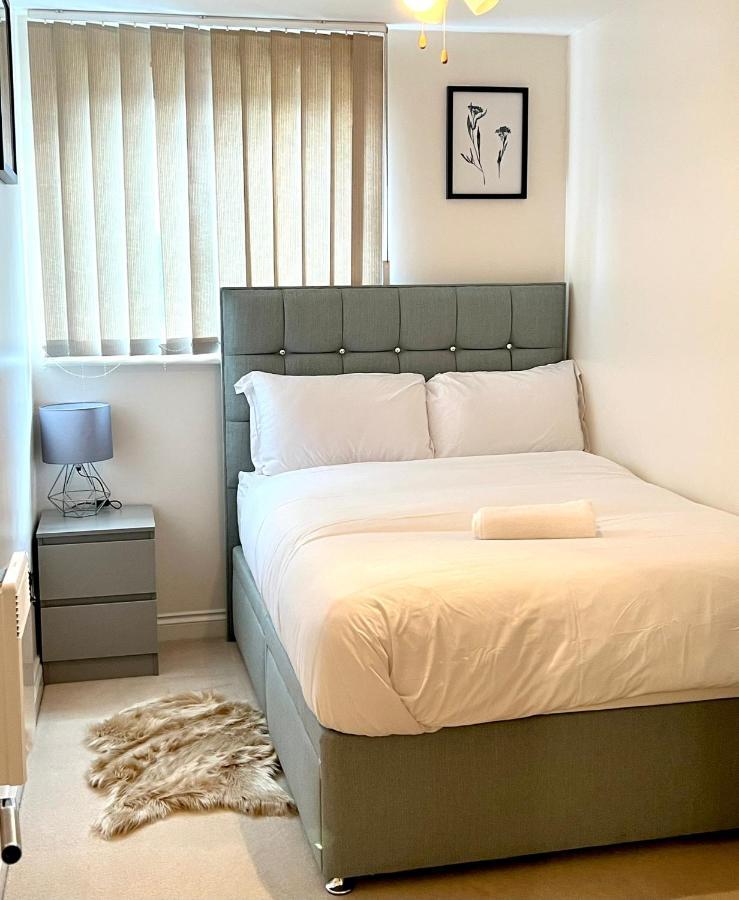 Stylish Luxe Apartment Harlow Eksteriør billede