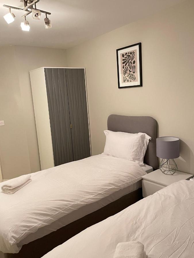 Stylish Luxe Apartment Harlow Eksteriør billede