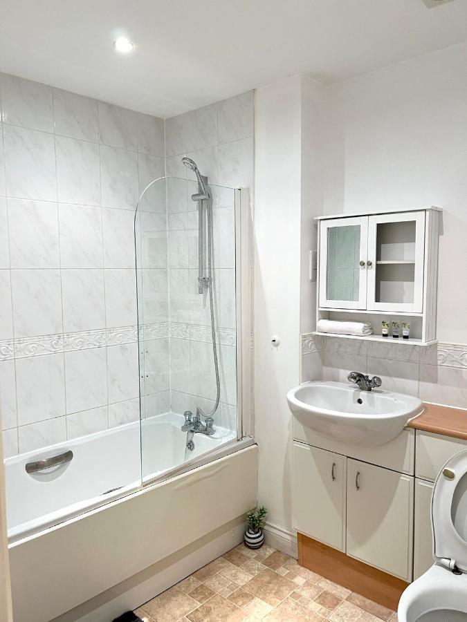 Stylish Luxe Apartment Harlow Eksteriør billede